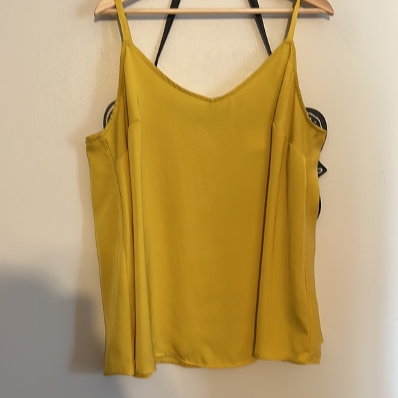Torrid Plus Size Sophie - Yellow Textured Charmeuse Swing Cami - Picture 4 of 5